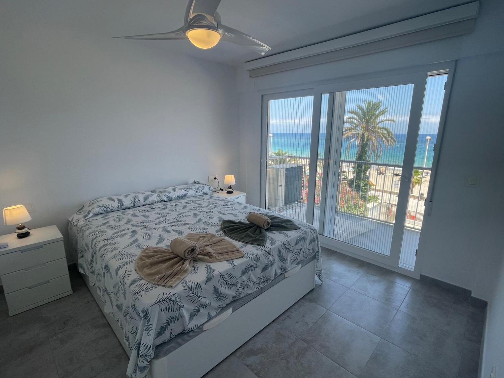 Medi Playa Primera Linea Con Piscina Calpe